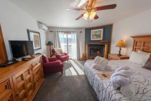 a bedroom with a bed and a flat screen tv at Heather Lodge in Minden