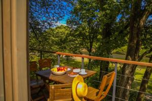 Balkon lub taras w obiekcie Apartamenty wśród drzew River Park