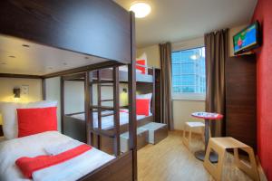 Postel nebo postele na pokoji v ubytování MEININGER Hotel Berlin Hauptbahnhof