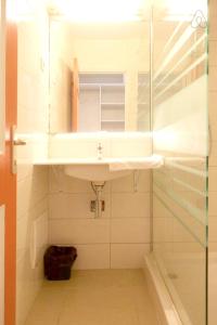 Phòng tắm tại Appartement d'une chambre a Sainte Luce a 20 m de la plage avec jardin clos et wifi