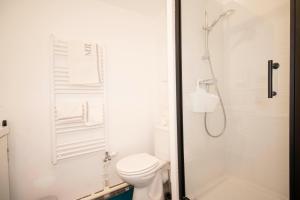 Kúpeľňa v ubytovaní RESIDENCE SEVIGNE A Disneyland + 2 fotografie