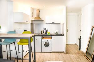 Fotografia z galérie ubytovania Studio sur le Vieux-Port idéal pour 2 personnes v destinácii Marseille