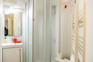 Fotografia z galérie ubytovania Studio sur le Vieux-Port idéal pour 2 personnes v destinácii Marseille