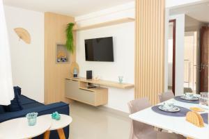 TV a/nebo společenská místnost v ubytování Casa confortável à 568m da praia de Ponta Negra