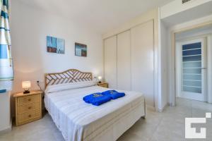 Łóżko lub łóżka w pokoju w obiekcie Apartamento Rubino 5C - Grupo Turis