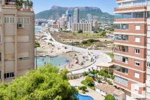 widok na miasto z budynkami w obiekcie Apartamento Rubino 5C - Grupo Turis w mieście Calpe