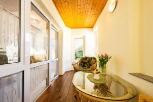 Fotografie z fotogalerie ubytování Waldblickwohnung mit schöner Terrasse und Kamin v destinaci Sebnitz