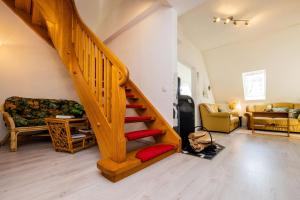 Posezení v ubytování Waldblickwohnung mit schöner Terrasse und Kamin