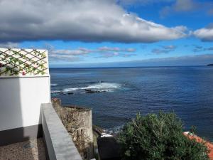 a view of the ocean from a building at Mar de Prata in Maia