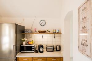 Kuchyň nebo kuchyňský kout v ubytování Waldblickwohnung mit schöner Terrasse und Kamin