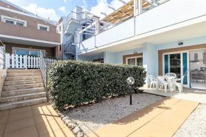 Το κτήριο όπου στεγάζεται  το διαμέρισμα