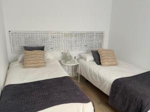 Ένα ή περισσότερα κρεβάτια σε δωμάτιο στο Apartamentos La Higuera 1