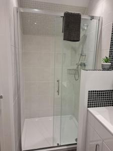 Ванная комната в Suffolk View Apartment