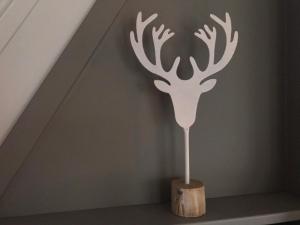 a white reindeer head on a wall at Chalet 46 Casa Fantasia in Durbuy