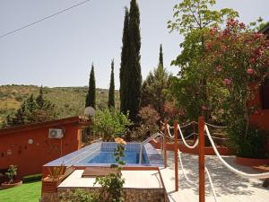 Swimmingpoolen hos eller tæt på Casa vacanze VILLA ANGELA in Sicilia con pool house country per 16 guest