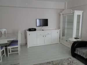 Uma TV ou centro de entretenimento em Sky IZMIR Center Big Suit Home