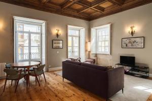 Posezení v ubytování Estefânia Luxury Apartment Historic House Downtown