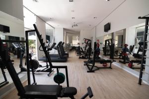 a gym with a bunch of treadmills and machines at H2 Platinum Lourdes in Belo Horizonte