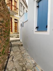 The building in which a vendégházakat is located