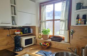 Kuchyň nebo kuchyňský kout v ubytování Ferienwohnung ChiemseeTraum