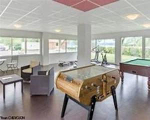 a room with a ping pong table and pool tables at La Cabane Aureilhan Appartement 6 pers avec piscine au bord du lac in Aureilhan