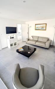 Fotografia z galérie ubytovania MAGNIFIQUE APPARTEMENT T4 GRAND STANDING - VUE MER PANORAMIQUE ET PISCINE v destinácii Bandol