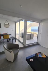 Fotografia z galérie ubytovania MAGNIFIQUE APPARTEMENT T4 GRAND STANDING - VUE MER PANORAMIQUE ET PISCINE v destinácii Bandol