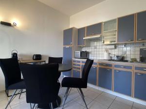 Kuchnia lub aneks kuchenny w obiekcie Appartement 2 pièces avec balcon, piscine, proche plage à Dolus-d'Oléron - 4 couchages - FR-1-246A-182