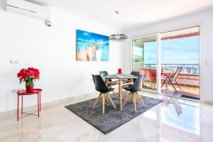 Posedenie v ubytovaní La Nogalera - Sea view apartment in the heart of Torremolinos