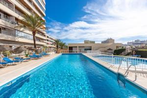 Bazén v ubytovaní La Nogalera - Sea view apartment in the heart of Torremolinos alebo v jeho blízkosti