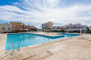 Bazén v ubytovaní La Nogalera - Sea view apartment in the heart of Torremolinos alebo v jeho blízkosti