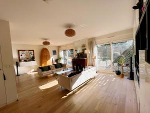 Gallery image of Splendid house, Jacuzzi and Private Gardens Paris in Boulogne-Billancourt