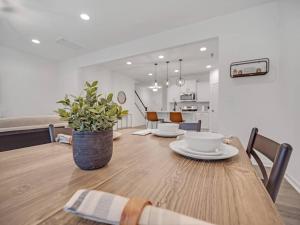 Ein Sitzbereich in der Unterkunft Gorgeous New Townhome/Charlotte!