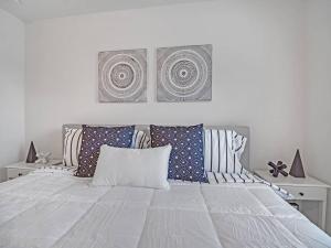 Ein Bett oder Betten in einem Zimmer der Unterkunft Gorgeous New Townhome/Charlotte!