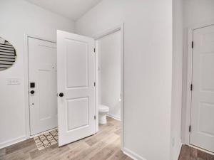 Ein Badezimmer in der Unterkunft Gorgeous New Townhome/Charlotte!