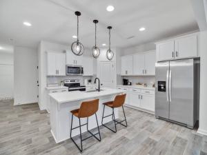 Küche/Küchenzeile in der Unterkunft Gorgeous New Townhome/Charlotte!