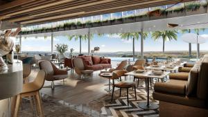 - un restaurant avec des tables et des chaises et une vue sur l'océan dans l'établissement Thee LuX Ellipse Waterfall, à Midrand
