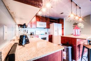 Kuchyň nebo kuchyňský kout v ubytování Laketown Wharf 734 By Aneliya