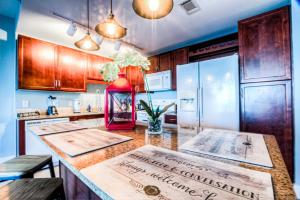 Kuchyň nebo kuchyňský kout v ubytování Laketown Wharf 734 By Aneliya