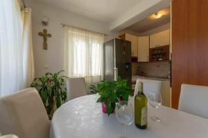 Kuchyň nebo kuchyňský kout v ubytování Apartment Nikolina
