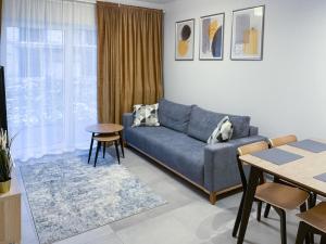 Posedenie v ubytovaní Apartament Cudovny