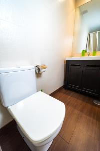 a bathroom with a white toilet and a sink at Singular apartamento en Delicias by beBalmy in Madrid