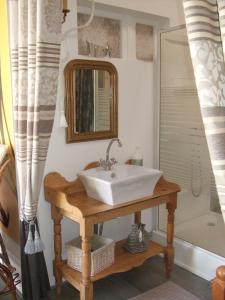 a bathroom with a sink and a mirror at La Maison Salée in LʼAiguillon-sur-Mer