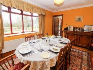 a dining room with a table with chairs and a table at Pringles Orchard in Gildingwells