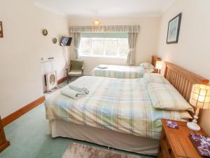 a bedroom with two beds and a window at Pringles Orchard in Gildingwells