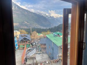 Splošen pogled na gorovje oz. razgled na gore, ki ga ponuja hostel