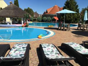 The swimming pool at or close to Helena Stúdió Apartman