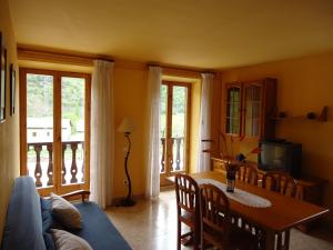 Posedenie v ubytovaní Apartaments La Llucana