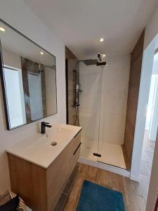 Fotografia z galérie ubytovania Duplex Vue 180° avec mer et Parking gratuit v destinácii Marseille