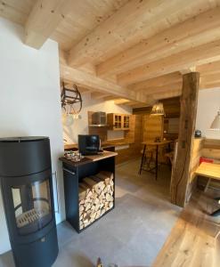 a living room with a fireplace and a dining room at Ferienhaus Karlchen in Oberaichwald